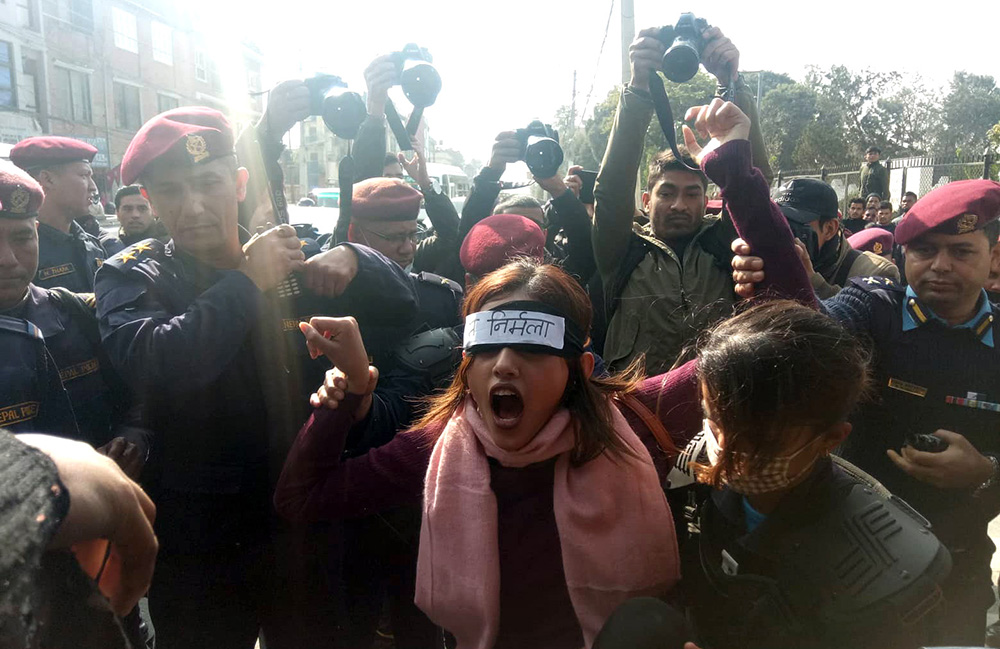 निर्मलालाई न्याय माग्दै राष्ट्रपति भवनअगाडि प्रदर्शन, प्रहरीको धरपकड