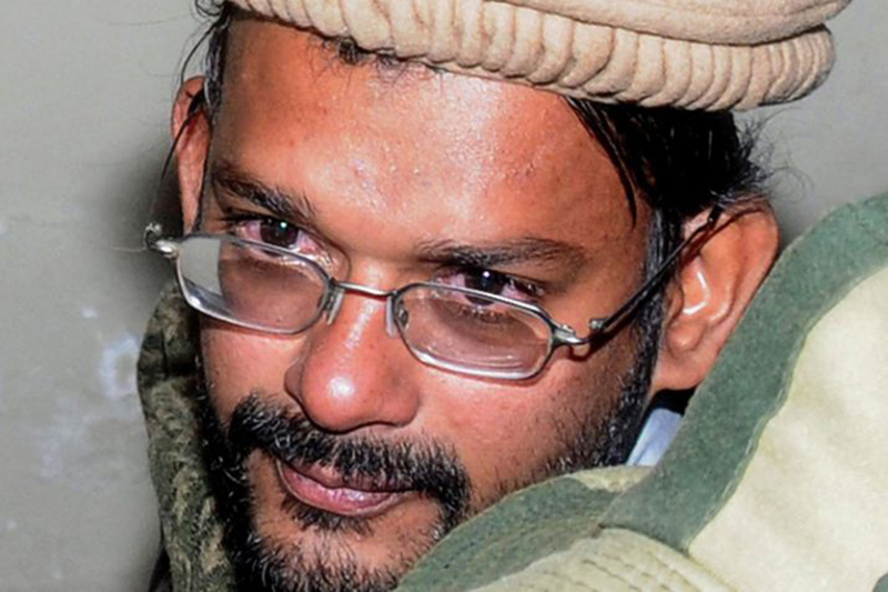 सामाजिक सञ्जालमार्फत प्रेममा परेका युवक भन्छन्- फेसबुकबाट प्रेम नगर्नुस् [भिडियो]