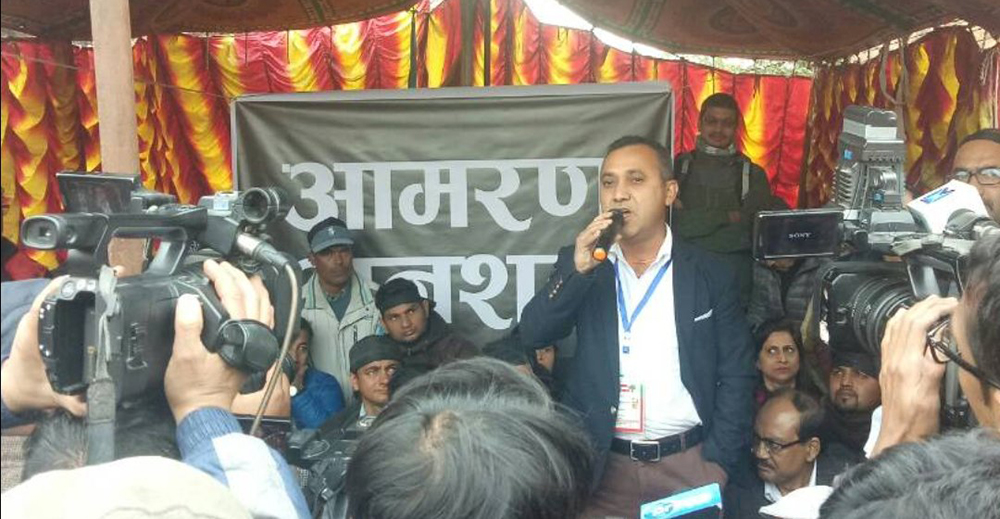 सेयर लगानीकर्ताहरुको अमरण अनसनलाई कांग्रेसको समर्थन