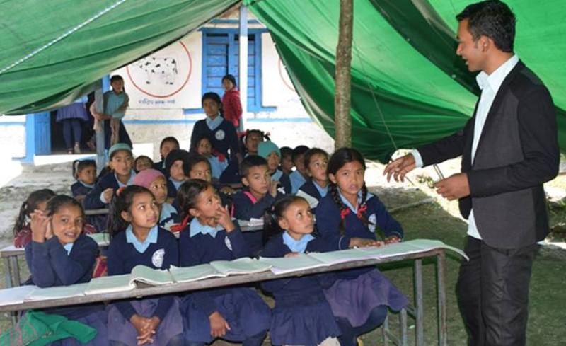 जाडोमा कठ्याङ्ग्रिँदै पढ्छन् म्याग्दीका विद्यार्थी
