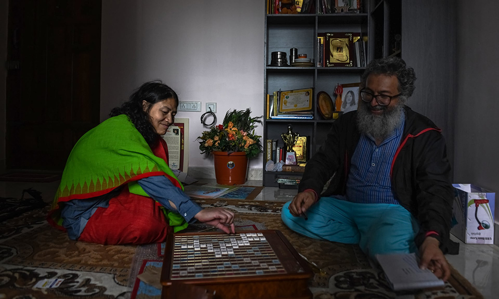 १६ वर्षसम्म अनसन बसेकी शर्मिला जब प्रेममा परिन्...