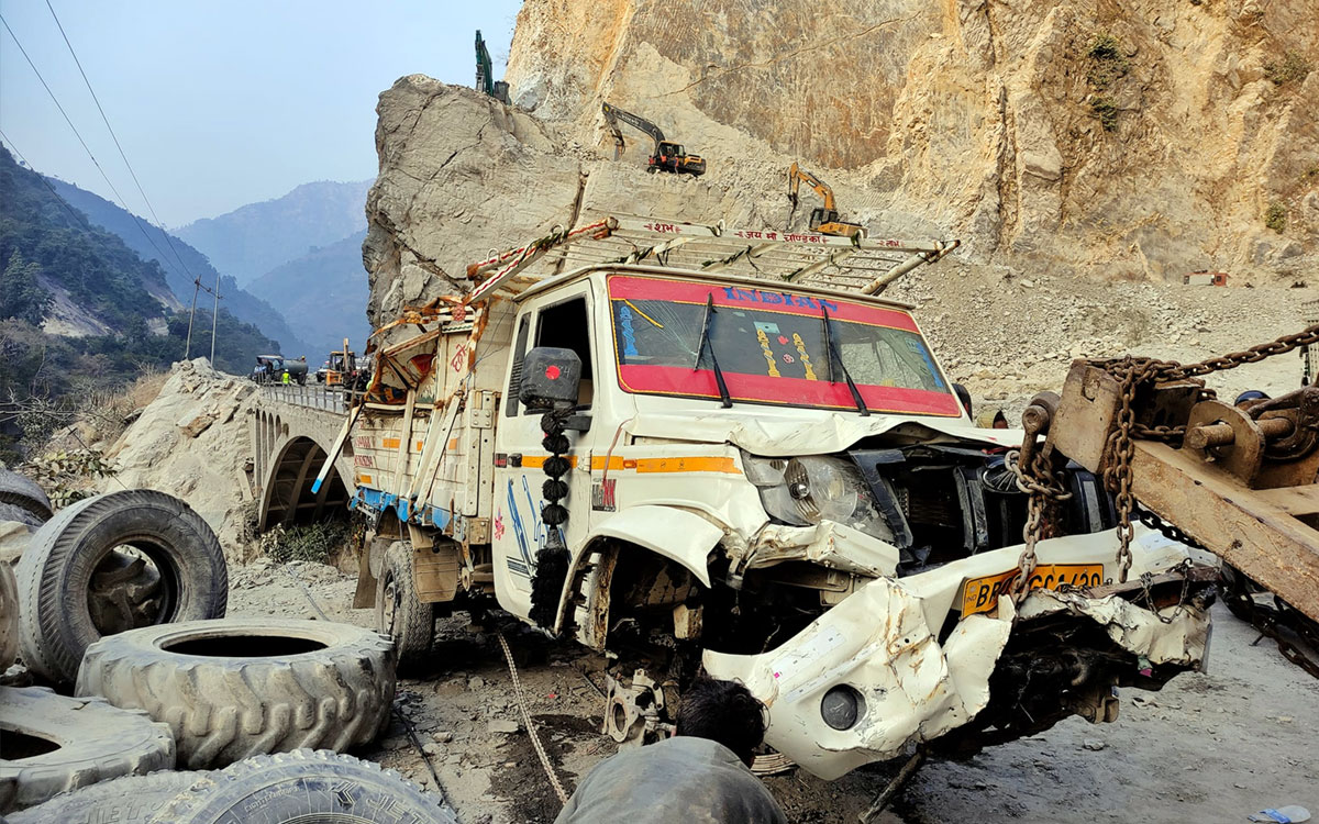 Muglin_road_Vehicle_accident_indian-1705663008.jpg
