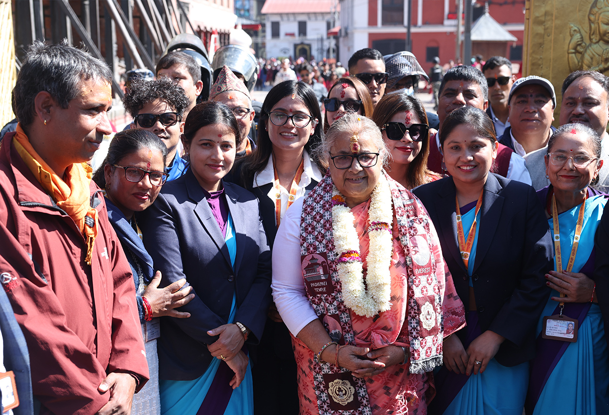 pm-sushila-karki-at-pashupatinath-tample-14ty4ffse-1762761645.jpg